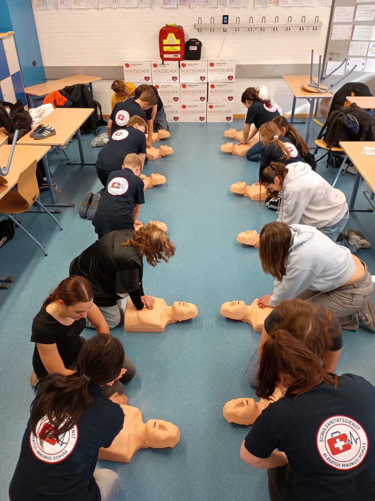 Reanimationsübungen mit den neuen Puppen