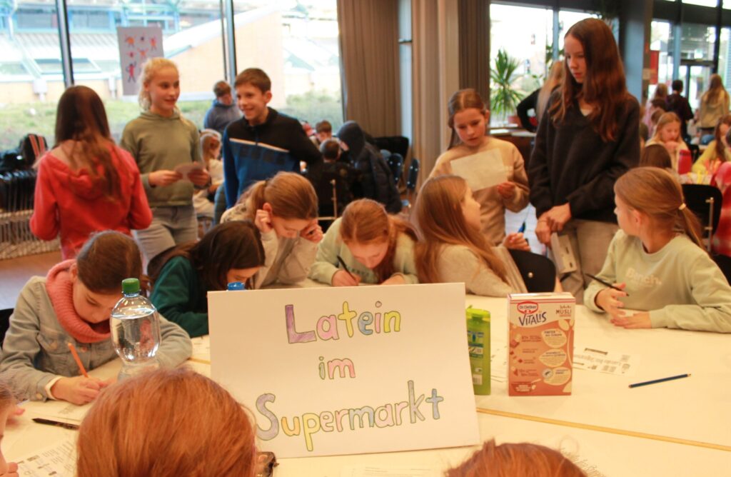 Die Gäste während des Römernachmittags