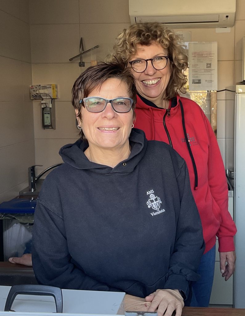 Mitarbeiterinnen des Kiosks Frau Bothe und Frau Schneider